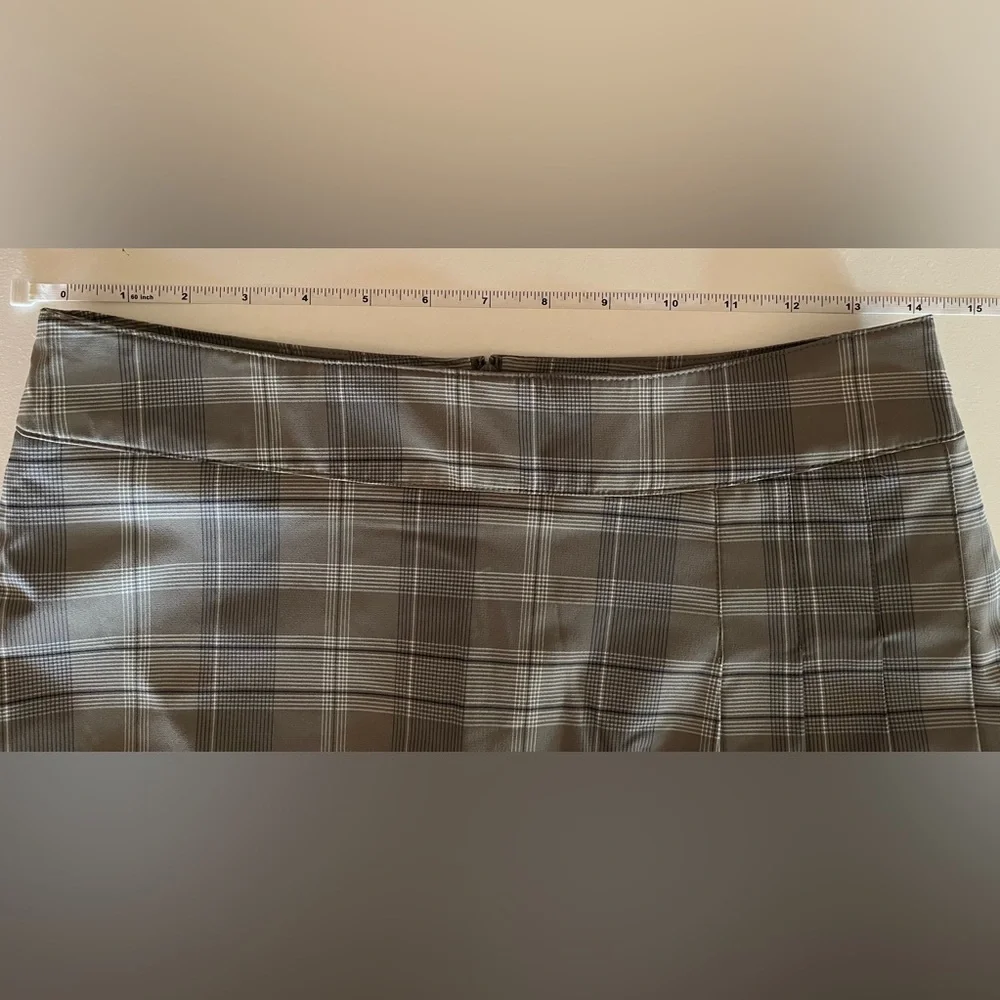Women’s Nike Dri-Fit golf skort, size 4 gray plaid, pleated skirt workout active